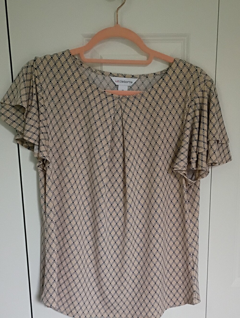 Liz Claiborne Beige Top with Navy Geometric Print and Flutter Sleeves